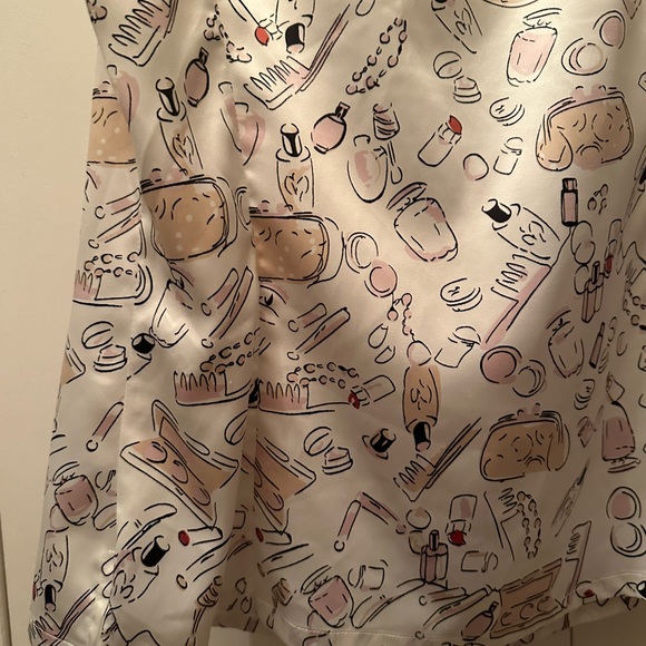 Tahiri Silky Slvless Top w 5 Buttons P/Small. Worn once & like new & comfy. Nice - Picture 2 of 16